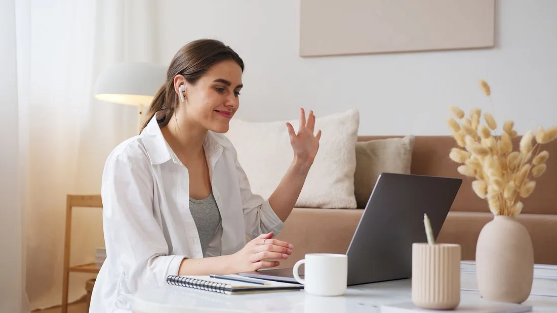Voix clonée par IA : reconnaître un proche imité au téléphone