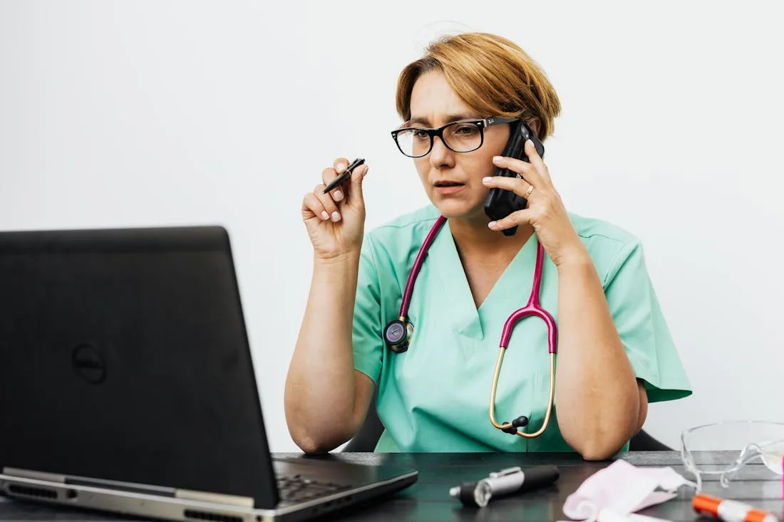 Quand un faux client cache un démarcheur : apprendre à repérer les appels déguisés